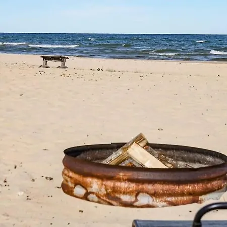 Beach Club Of Oscoda Captains Watch On The Lake
